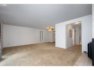 Photo #6: 22068909 Listing