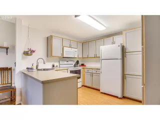 Photo #6: 22069344 Listing