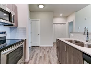 Photo #6: 22069889 Listing