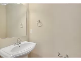 Photo #4: 22070134 Listing