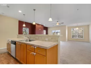 Photo #5: 22070134 Listing