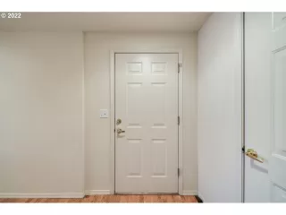 Photo #4: 22070294 Listing