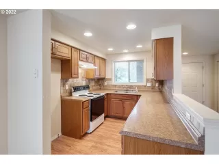 Photo #6: 22070294 Listing