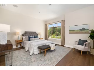 Photo #4: 22070555 Listing