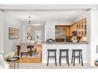 Photo #5: 22072646 Listing