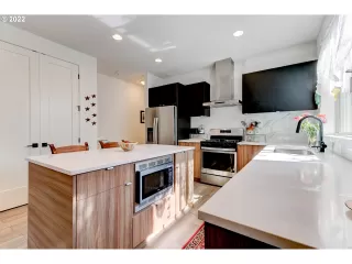 More Details about MLS # 22073844 : 1616 NE 45TH AVE 4