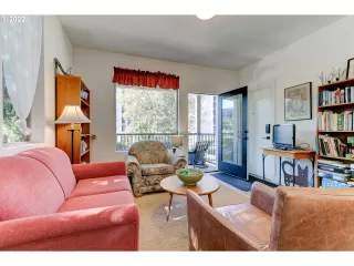 Photo #5: 22073844 Listing