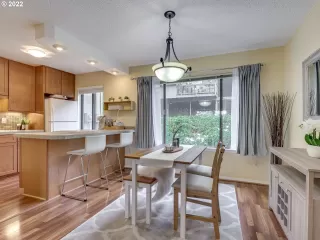 Photo #5: 22073978 Listing