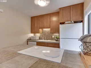 Photo #6: 22073978 Listing