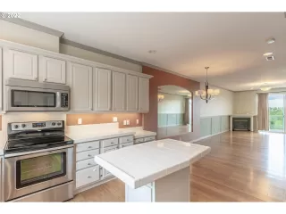 Photo #3: 22074592 Listing