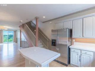 Photo #4: 22074592 Listing