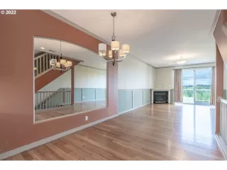 Photo #5: 22074592 Listing