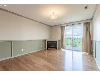 Photo #6: 22074592 Listing