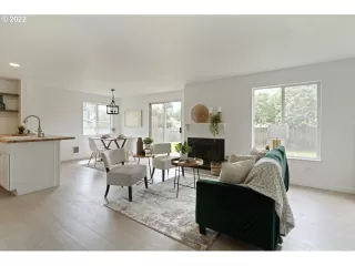 Photo #5: 22074818 Listing