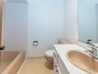 Photo #4: 22074879 Listing