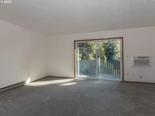 Photo #6: 22074879 Listing