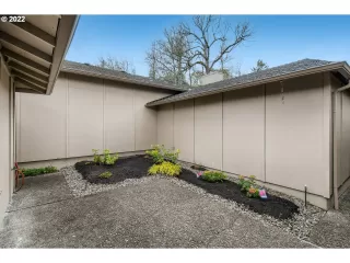 Photo #1: 22075457 Listing 