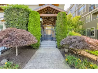 Photo #2: 22075491 Listing