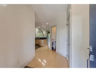 Photo #4: 22075491 Listing