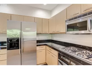 Photo #5: 22075491 Listing