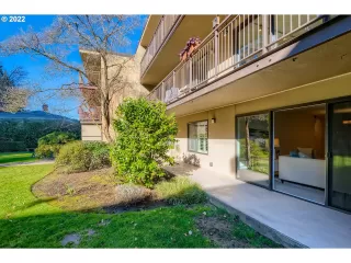 Photo #2: 22075621 Listing