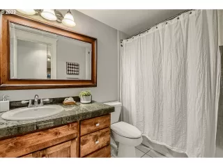 Photo #5: 22075621 Listing