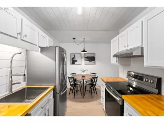 Photo #4: 22076014 Listing