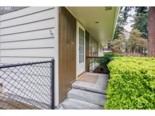 Photo #4: 22076168 Listing