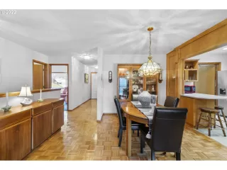 Photo #6: 22076300 Listing