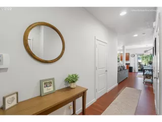 Photo #4: 22076757 Listing