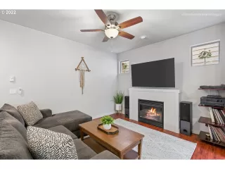 Photo #6: 22076757 Listing