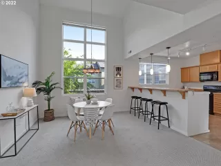 Photo #4: 22077093 Listing