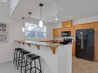 Photo #5: 22077093 Listing