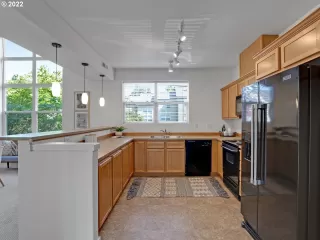 Photo #6: 22077093 Listing