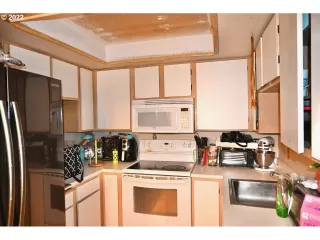 Photo #6: 22077287 Listing