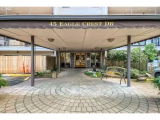 Photo #1: 22078429 Listing