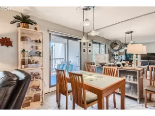 Photo #3: 22078429 Listing