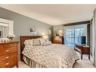 Photo #6: 22078429 Listing