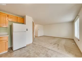 Photo #5: 22078734 Listing