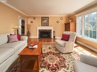 Photo #4: 22079141 Listing