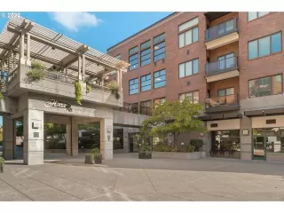 Photo #1: 22080178 Listing