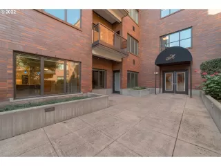 Photo #2: 22080178 Listing