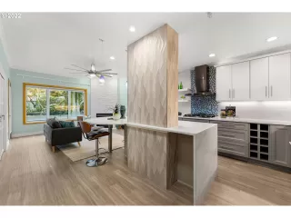 Photo #3: 22080178 Listing