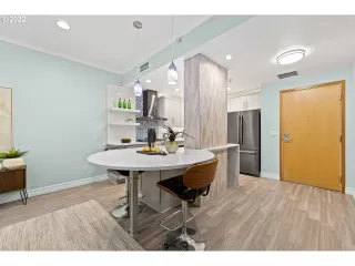 Photo #4: 22080178 Listing