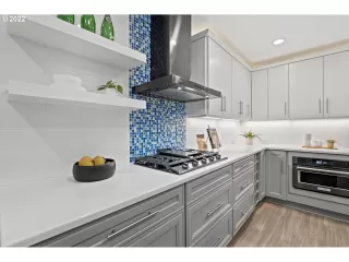 Photo #5: 22080178 Listing