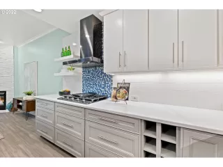 Photo #6: 22080178 Listing