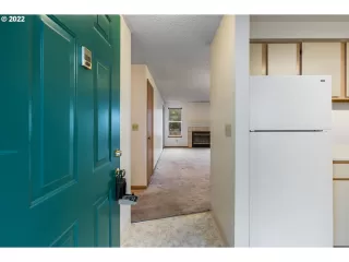 Photo #3: 22080395 Listing