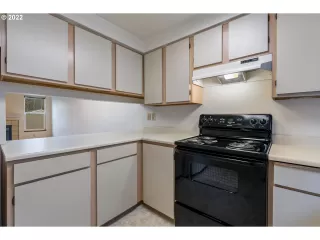 Photo #6: 22080395 Listing