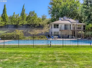Photo #5: 22081481 Listing 