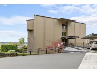 Photo #2: 22083185 Listing